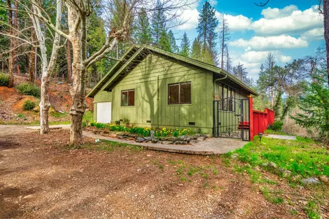 Exterior - 22217 Saylor Rd, Lakehead, CA 96051 photo 5 of 17