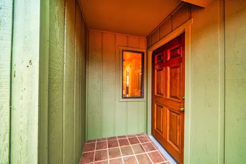 Entry Way - 22217 Saylor Rd, Lakehead, CA 96051 photo 1 of 1