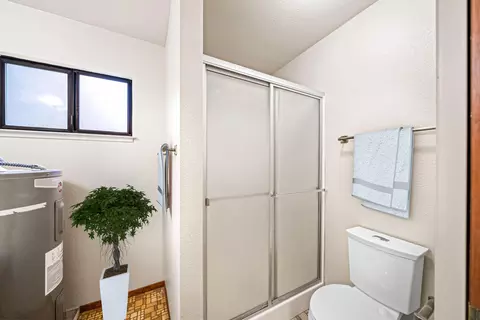 Bath - 22217 Saylor Rd, Lakehead, CA 96051 photo 1 of 4