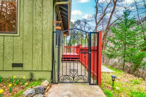 Exterior - 22217 Saylor Rd, Lakehead, CA 96051 photo 6 of 17
