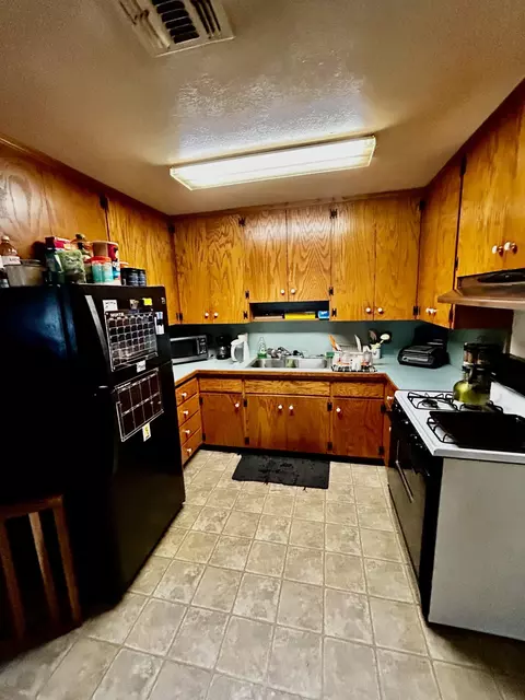 Kitchen - 3925 Churn Creek Rd, Redding, CA 96002 photo 1 of 1