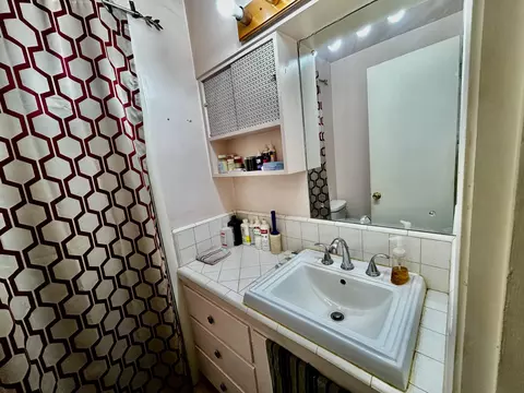 Bath - 3925 Churn Creek Rd, Redding, CA 96002 photo 1 of 1