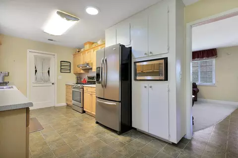 Kitchen - 3336 Bardick Rd, Anderson, CA 96007 photo 1 of 2