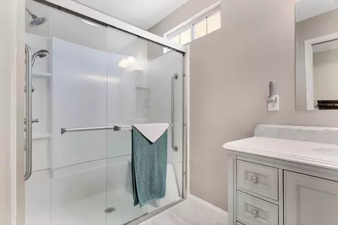 Bath - 3336 Bardick Rd, Anderson, CA 96007 photo 1 of 4