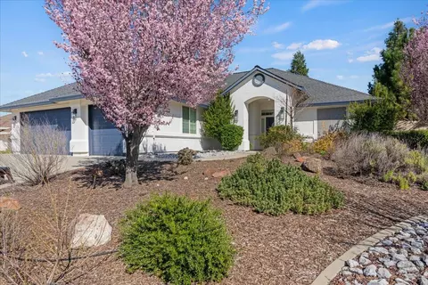 595 Fair Hill Dr, Redding, CA 96003