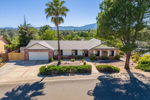 3117 Panorama Dr, Redding, CA 96003