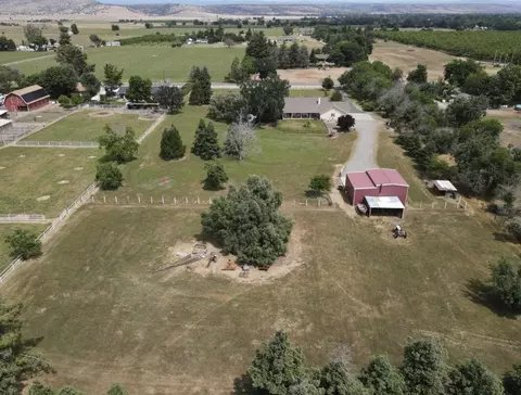 13885 Trinity Ave, Red Bluff, CA 96080 photo 2