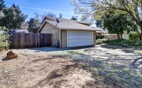 4241 Pasatiempo Ct, Redding, CA 96002 photo 3