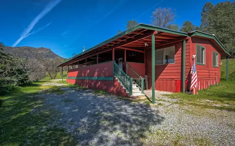 14329 Moss Dr, Redding, CA 96003