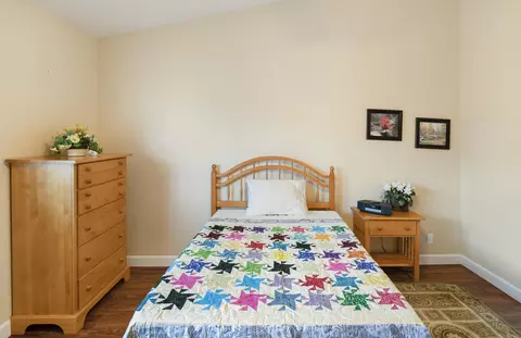 Bedroom - 152 Yolla Bolly Trl, Redding, CA 96003 photo 4 of 5