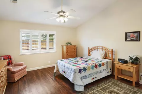 Bedroom - 152 Yolla Bolly Trl, Redding, CA 96003 photo 3 of 5