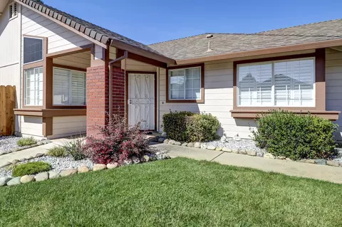 Exterior - 152 Yolla Bolly Trl, Redding, CA 96003 photo 4 of 6