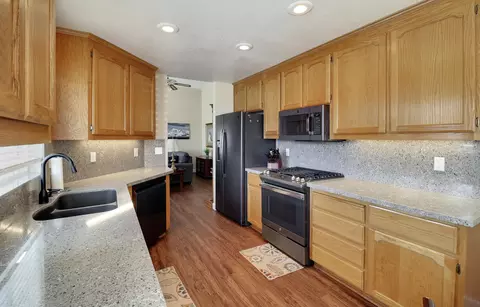 Kitchen - 152 Yolla Bolly Trl, Redding, CA 96003 photo 3 of 3