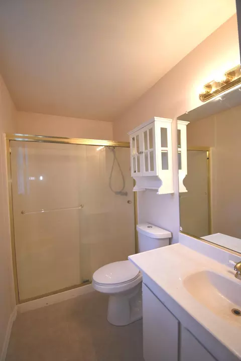 Bath - 37466 Oak View St, Burney, CA 96013 photo 2 of 4