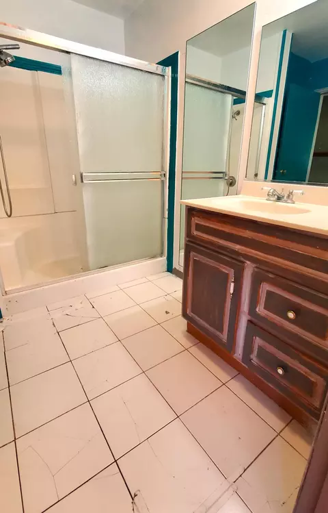 Bath - 19264 Live Oak Rd, Red Bluff, CA 96080 photo 2 of 2