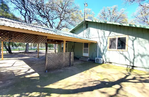 Exterior - 19264 Live Oak Rd, Red Bluff, CA 96080 photo 4 of 7