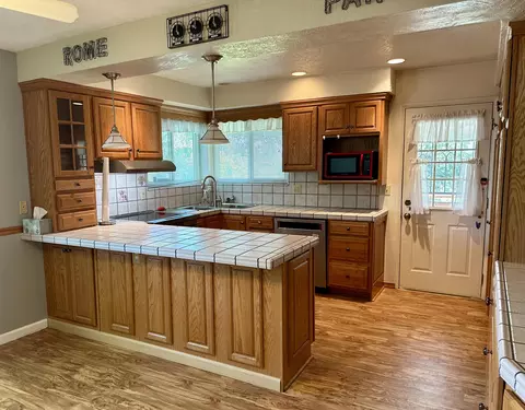 Kitchen - 4243 Frances Dr, Redding, CA 96001 photo 1 of 3