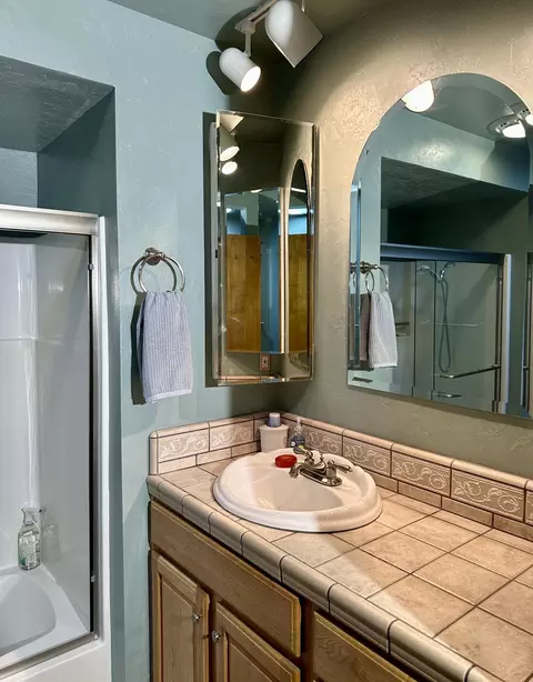 Bath - 4243 Frances Dr, Redding, CA 96001 photo 1 of 5