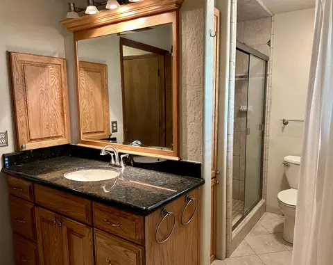 Bath - 4243 Frances Dr, Redding, CA 96001 photo 5 of 5