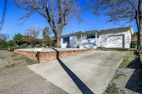 1750 Barbara Rd, Redding, CA 96003