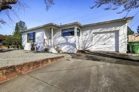 1750 Barbara Rd, Redding, CA 96003 photo 2