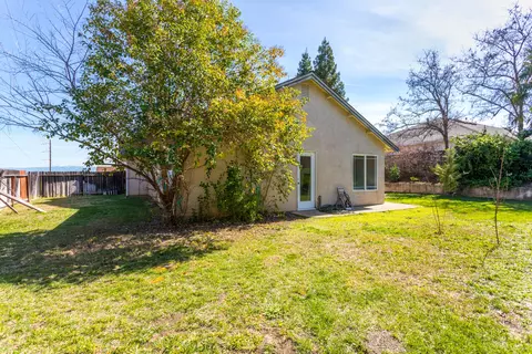 Exterior - 1112 River Ridge Dr, Redding, CA 96003 photo 4 of 6