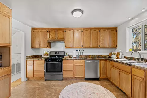 Kitchen - 2095 Canal Dr, Redding, CA 96001 photo 1 of 2