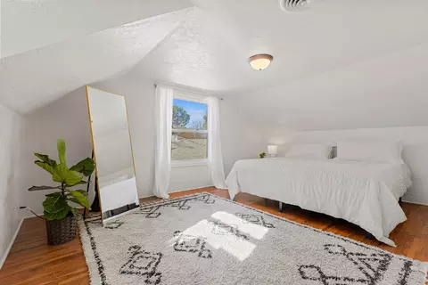 Bedroom - 2095 Canal Dr, Redding, CA 96001 photo 4 of 8