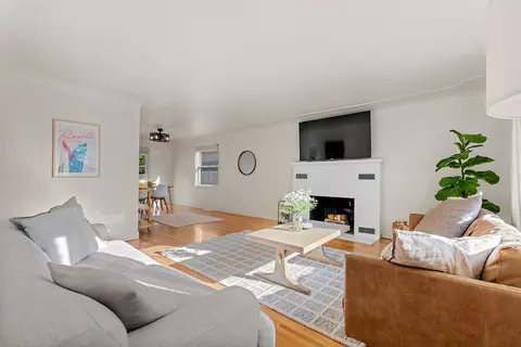 Living - 2095 Canal Dr, Redding, CA 96001 photo 2 of 6