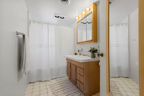 Bath - 2095 Canal Dr, Redding, CA 96001 photo 2 of 2