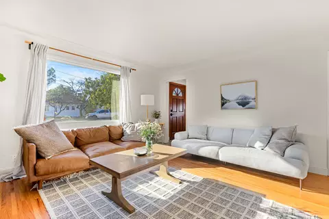 Living - 2095 Canal Dr, Redding, CA 96001 photo 4 of 6