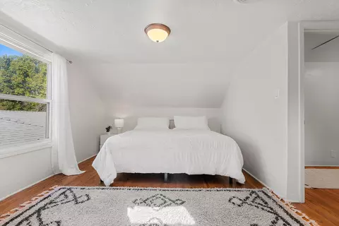 Bedroom - 2095 Canal Dr, Redding, CA 96001 photo 6 of 8