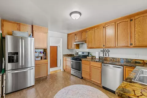 Kitchen - 2095 Canal Dr, Redding, CA 96001 photo 2 of 2