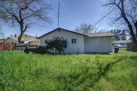 Exterior - 2380 Nebula St, Redding, CA 96002 photo 6 of 7