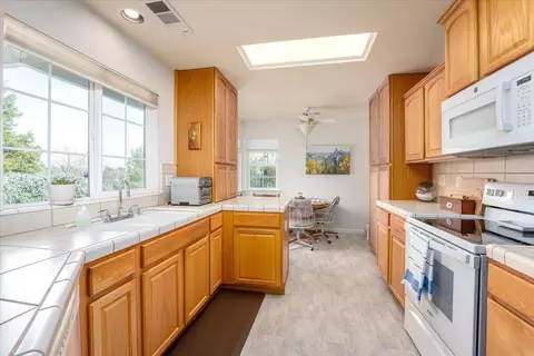 1150 Palacio Dr, Redding, CA 96003 photo 2