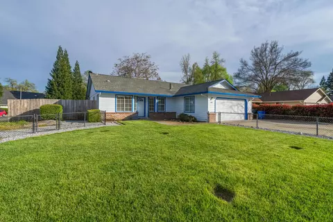 Exterior - 6615 Creekside St, Redding, CA 96001 photo 5 of 11