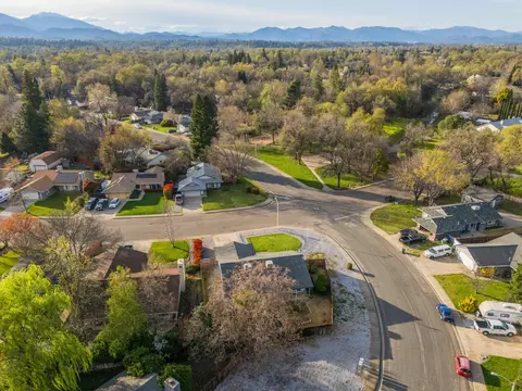 View/Area - 6615 Creekside St, Redding, CA 96001 photo 3 of 3