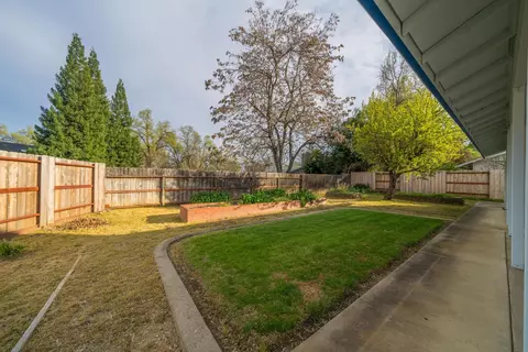 Exterior - 6615 Creekside St, Redding, CA 96001 photo 7 of 11