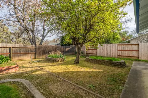 Exterior - 6615 Creekside St, Redding, CA 96001 photo 11 of 11