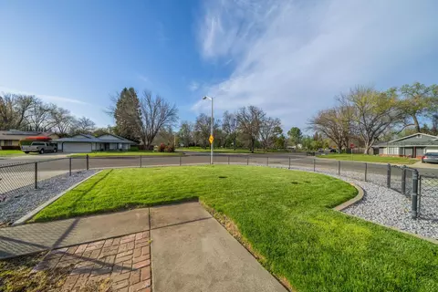 Exterior - 6615 Creekside St, Redding, CA 96001 photo 3 of 11