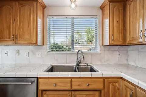 Kitchen - 6615 Creekside St, Redding, CA 96001 photo 4 of 4