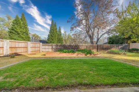 Exterior - 6615 Creekside St, Redding, CA 96001 photo 2 of 11