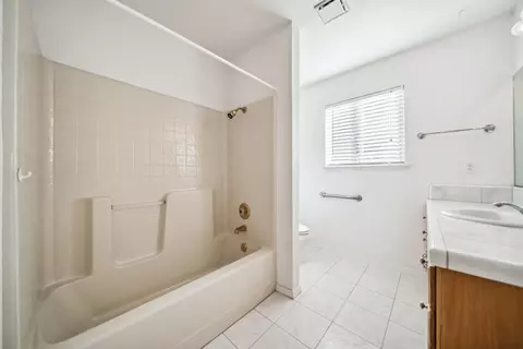 Bath - 6615 Creekside St, Redding, CA 96001 photo 4 of 4