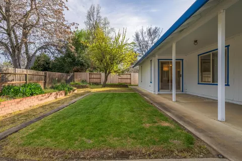 Exterior - 6615 Creekside St, Redding, CA 96001 photo 8 of 11