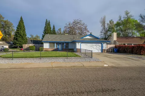 Exterior - 6615 Creekside St, Redding, CA 96001 photo 4 of 11