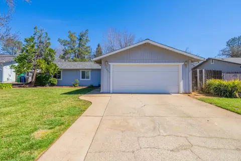 Exterior - 1051 Oakmont Dr, Redding, CA 96003 photo 3 of 14
