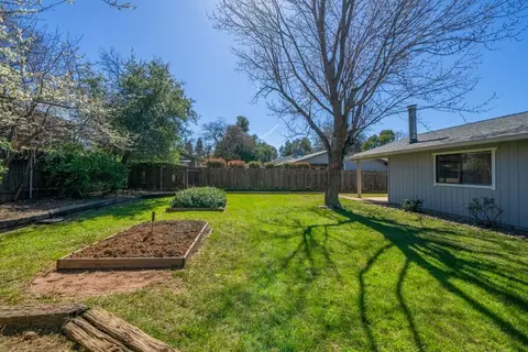 Exterior - 1051 Oakmont Dr, Redding, CA 96003 photo 10 of 14