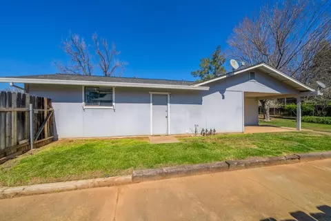 Exterior - 1051 Oakmont Dr, Redding, CA 96003 photo 13 of 14