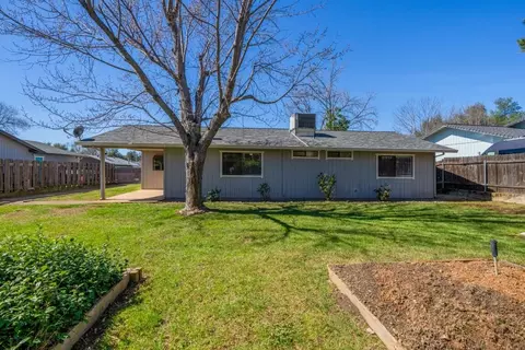 Exterior - 1051 Oakmont Dr, Redding, CA 96003 photo 7 of 14