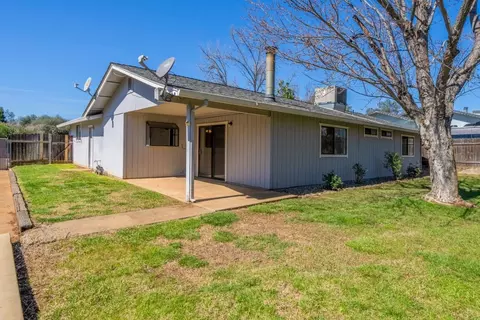 Exterior - 1051 Oakmont Dr, Redding, CA 96003 photo 4 of 14